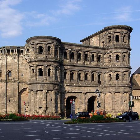 Blick Auf Den Weinberg - Apartment Mit Balkon Trier Bagian luar foto